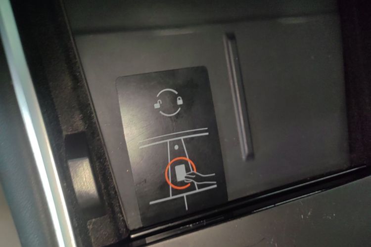 Tesla Model 3 2020 car image #9