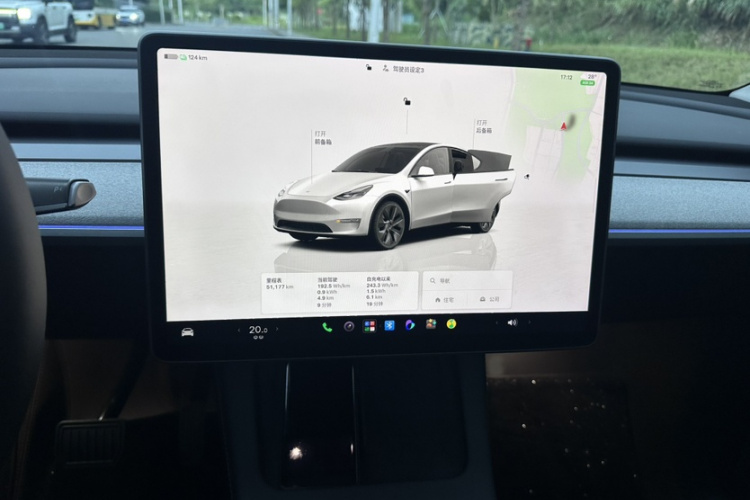 Tesla Model Y 2023 car image #22