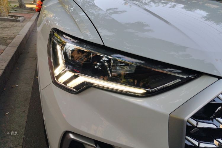 Audi Q3 2025 car image #8