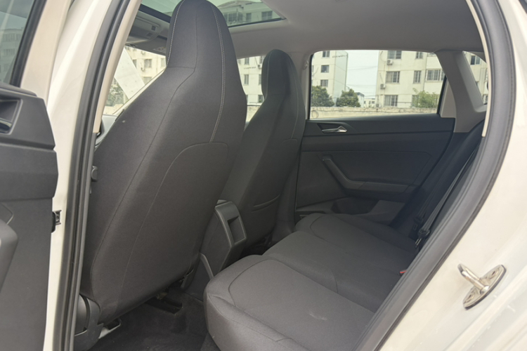Volkswagen Polo 2021 car image #17