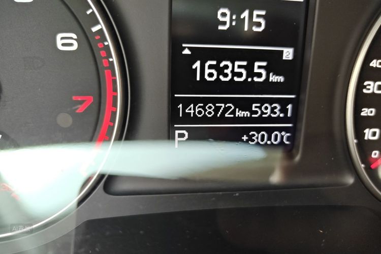 Audi Q3 2016 car image #14