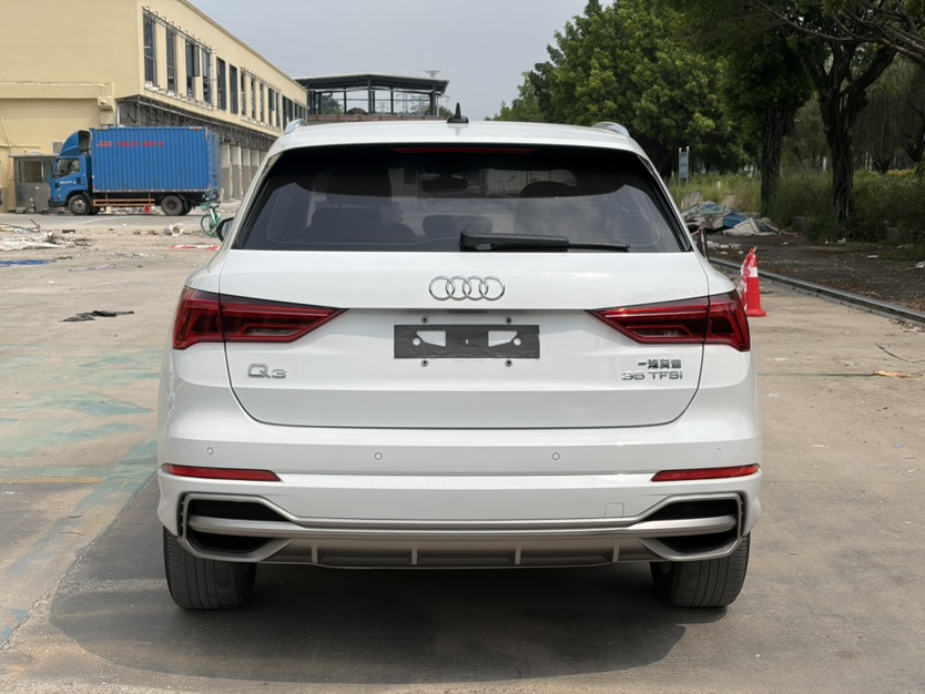 Audi Q3 2020 car image #8