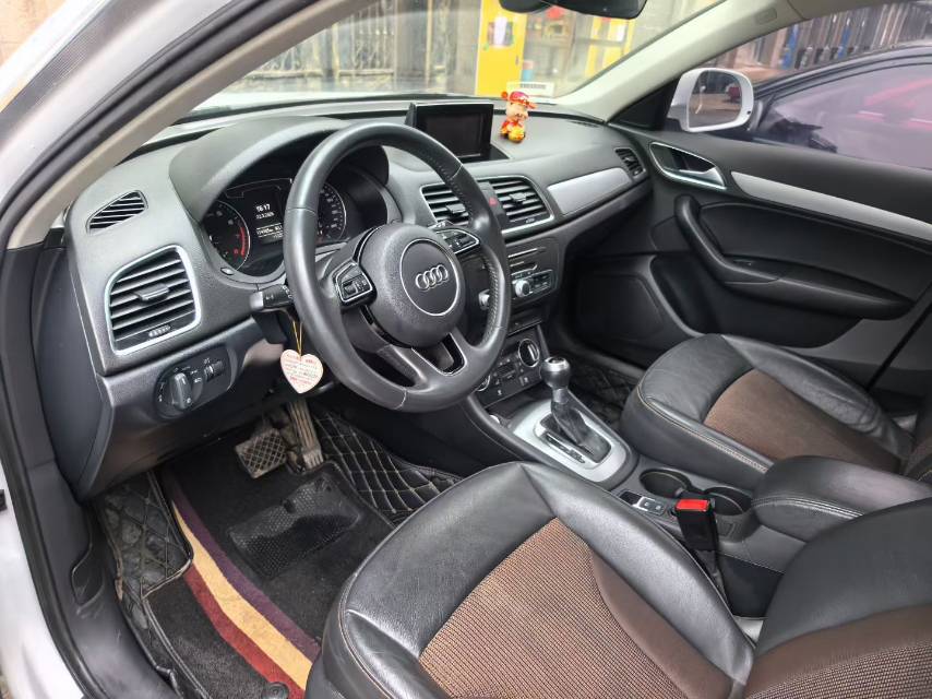 Audi Q3 2019 car image #6