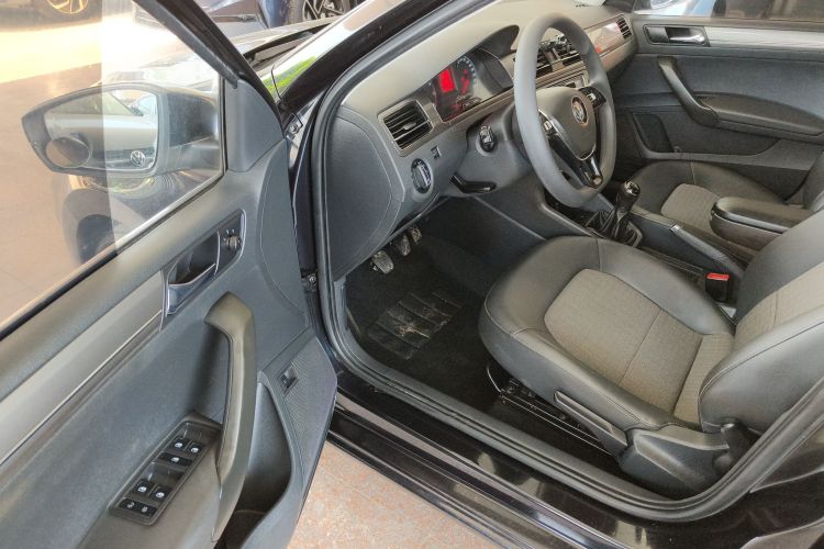 Volkswagen Santana 2020 car image #16