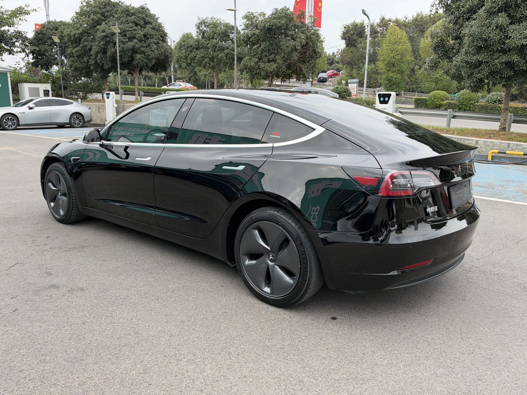 Tesla Model 3 2020 صورة سيارة #8