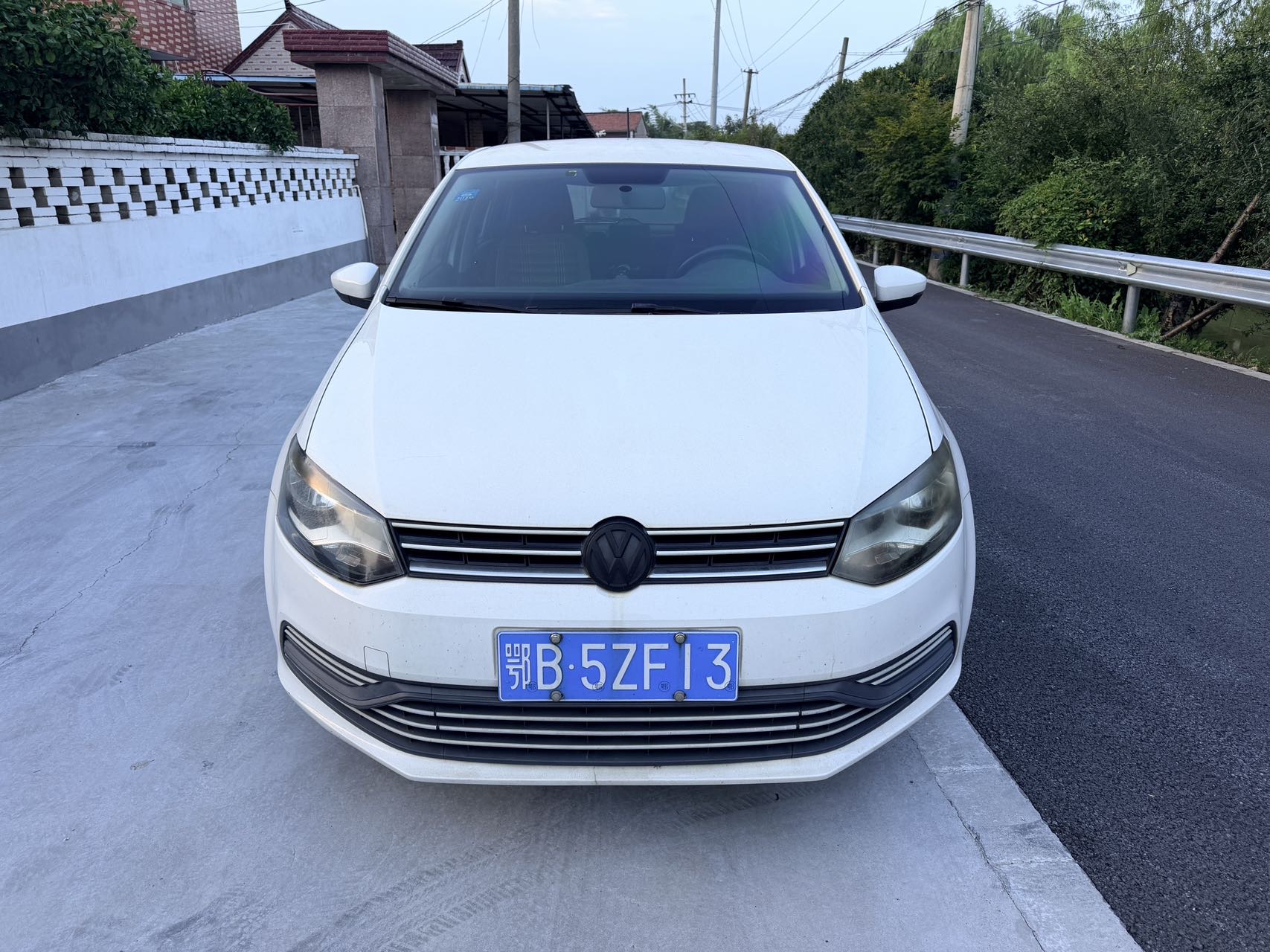 Volkswagen Polo 2017 car image #2