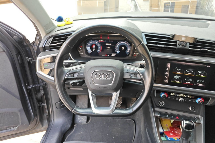 Audi Q3 2021 car image #12