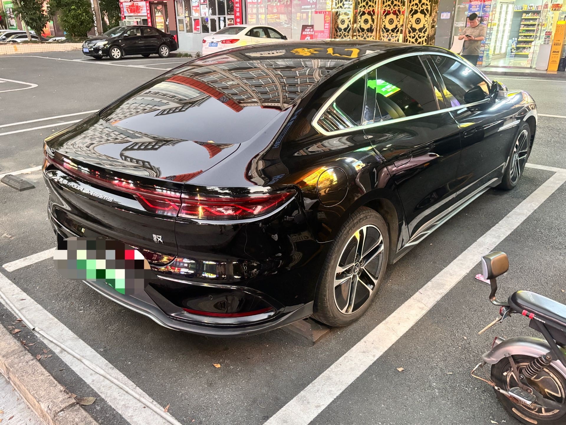 BYD Han 2023 car image #2