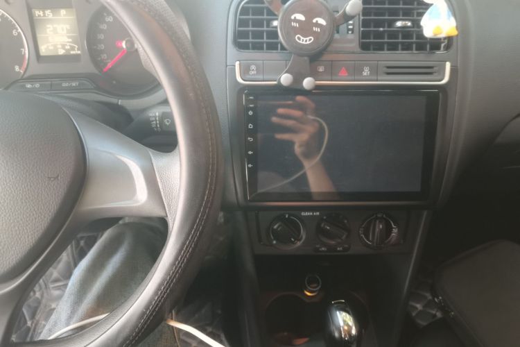 Volkswagen Polo 2019 car image #13