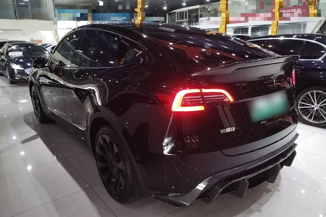 Tesla Model Y 2023 car image #3