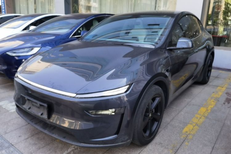 Tesla Model Y 2025 #2 Tesla Model Y 2025 car image #2