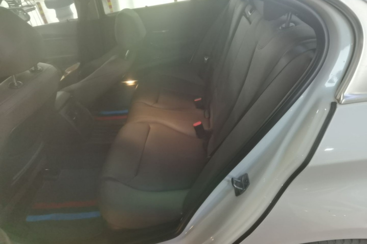 BMW 3 Series 2018 #17 BMW 3 Series 2018 car image #17