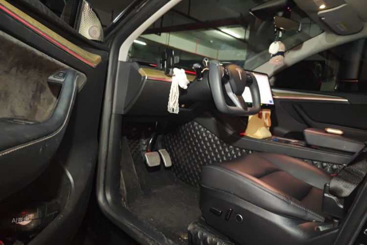 Tesla Model Y 2023 immagine di auto #18