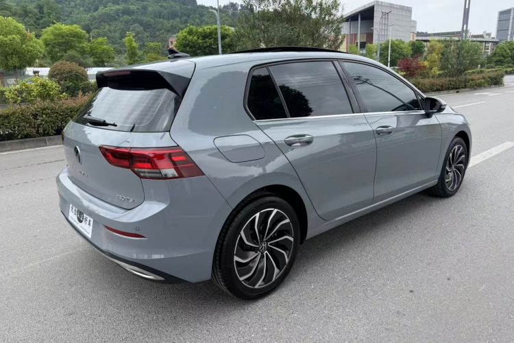 Volkswagen Golf 2023 car image #9