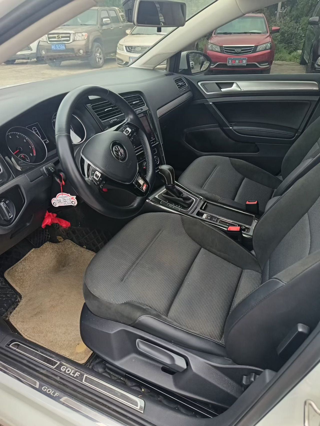 Volkswagen Golf 2019 car image #8