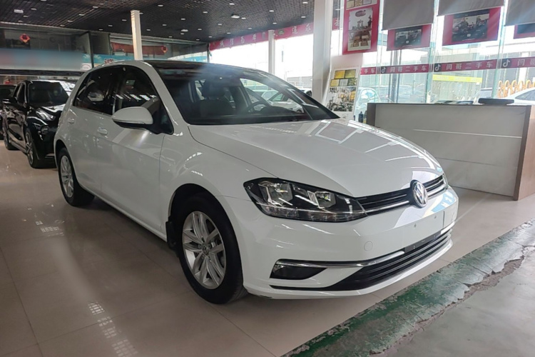 Volkswagen Golf 2018 car image #4