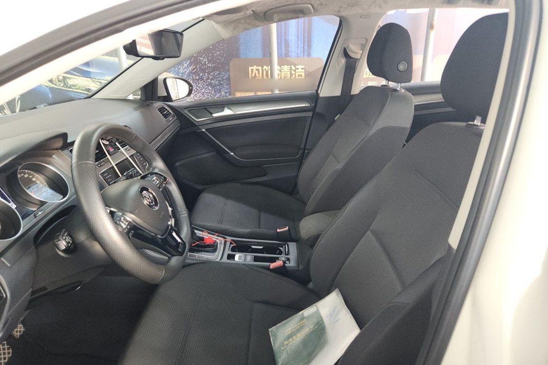Volkswagen Golf 2017 car image #18