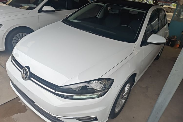 Volkswagen Golf 2018 car image #2