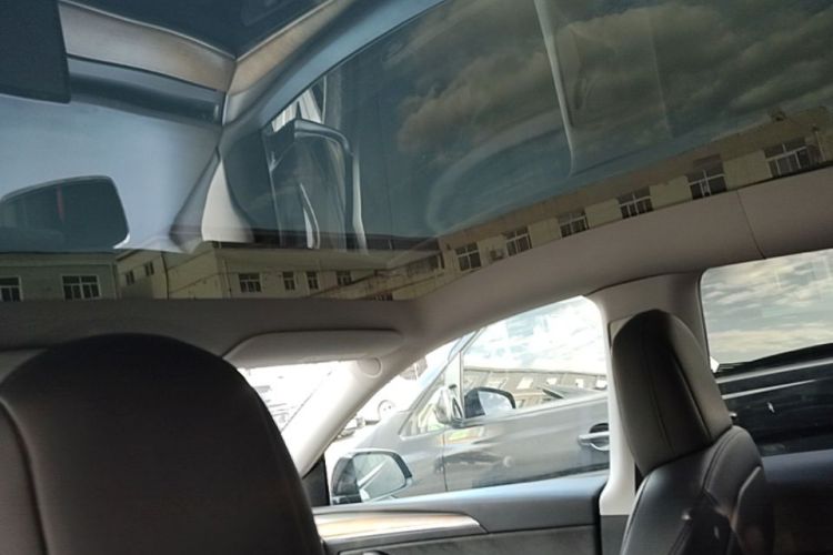 Tesla Model Y 2021 صورة سيارة #18