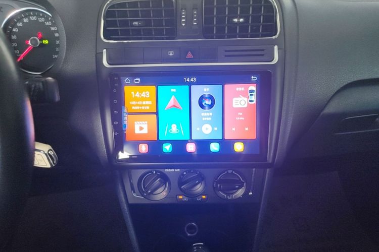 Volkswagen Polo 2016 car image #13