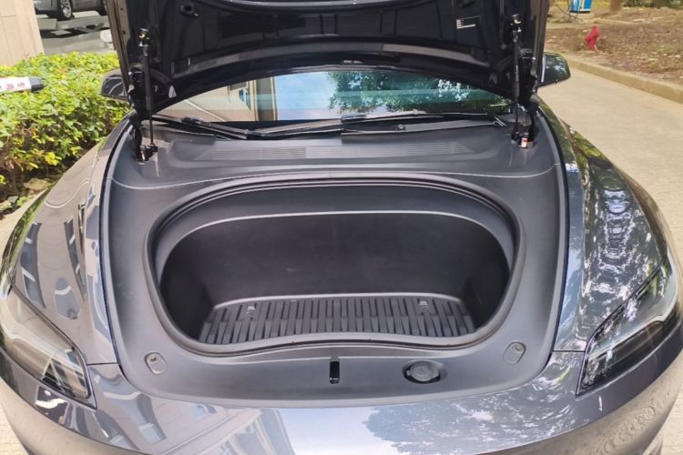 Tesla Model 3 2025 car image #22