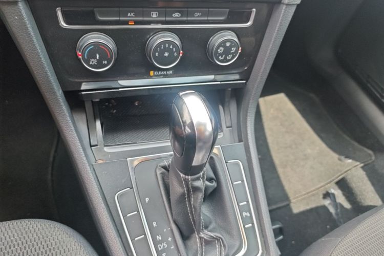 Volkswagen Golf 2017 car image #14