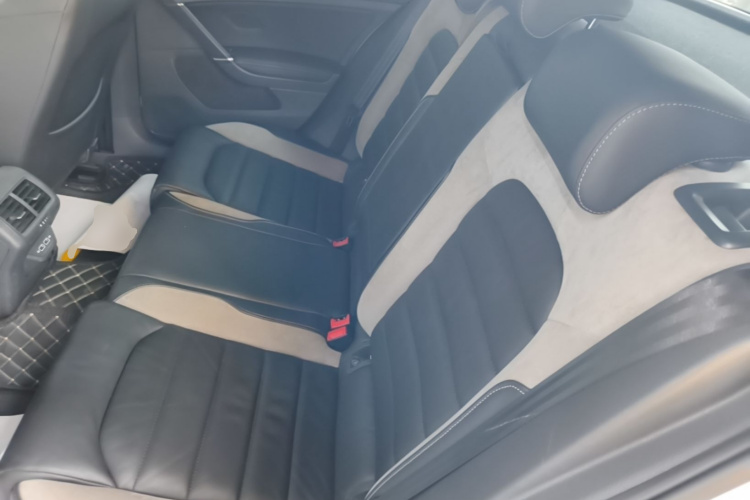 Volkswagen Golf 2019 car image #13