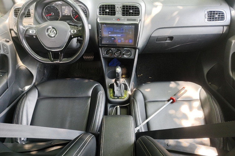 Volkswagen Polo 2018 car image #11