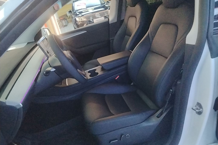 Tesla Model Y 2023 #19 Tesla Model Y 2023 car image #19