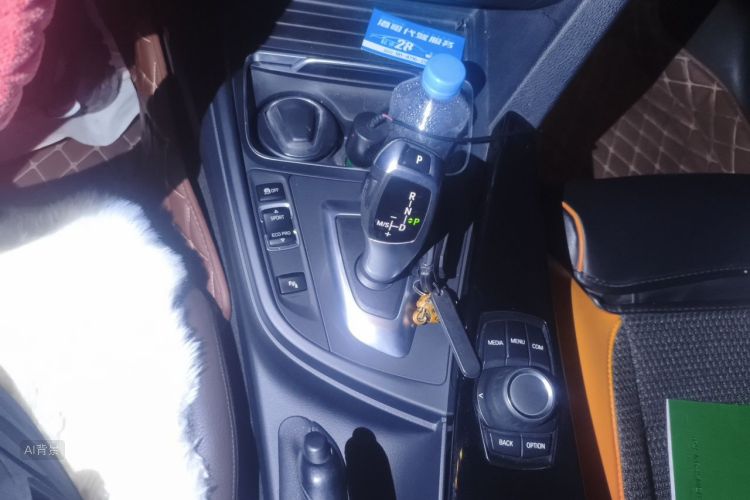 BMW 3 Series 2018 immagine di auto #16