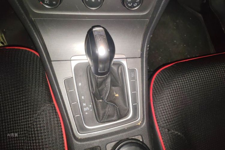 Volkswagen Golf 2015 car image #16