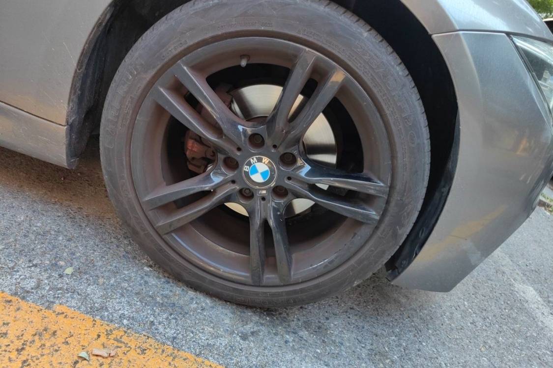 BMW 3 Series 2018 car image #9