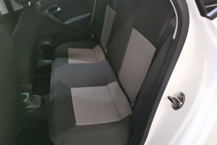Volkswagen Polo 2019 car image #17