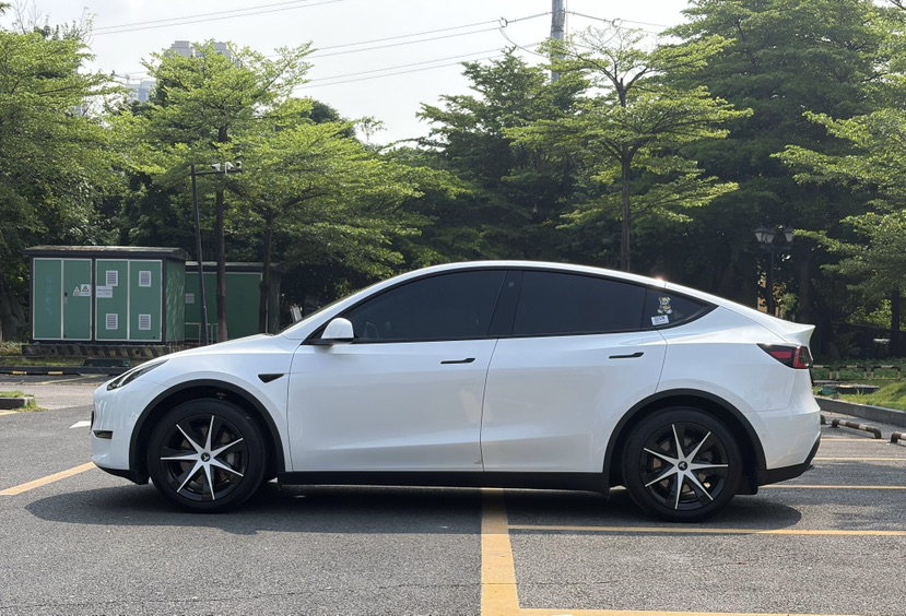 Tesla Model Y 2024 car image #7