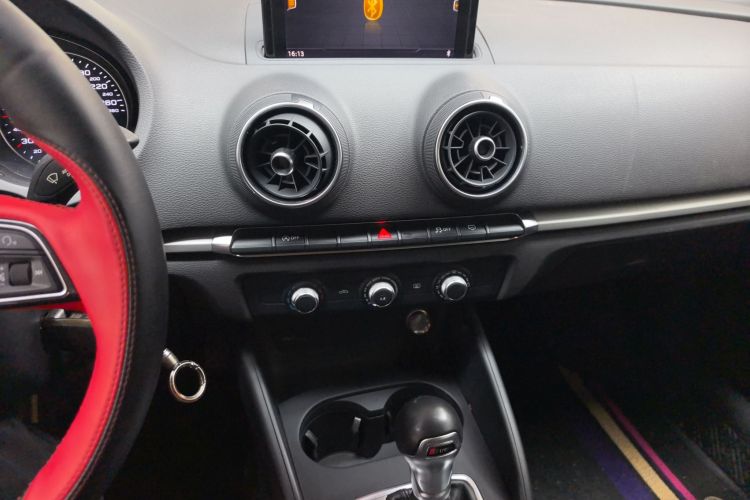 Audi A3 2018 car image #13