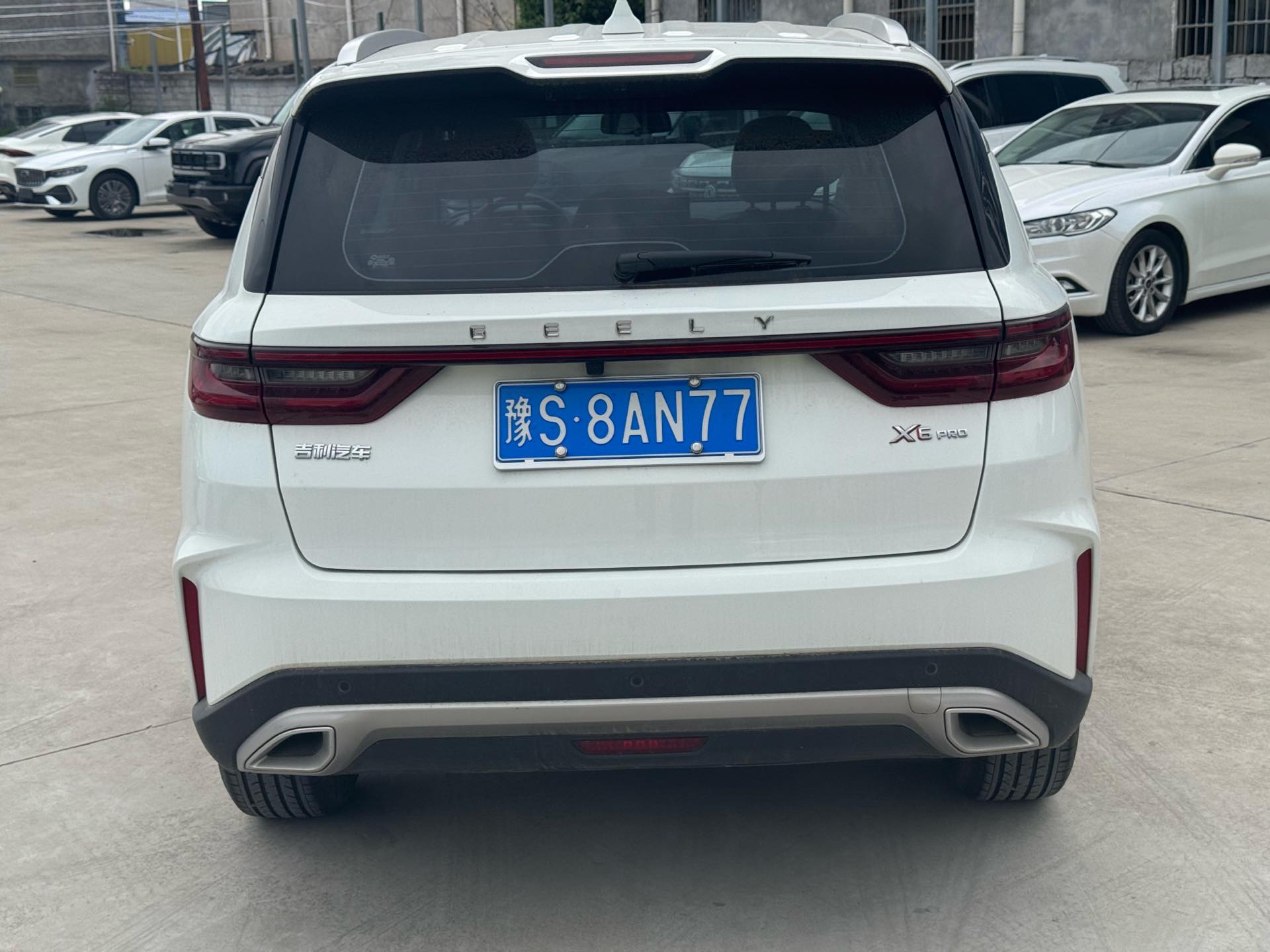 GEELY Vision X6 2023 image de voiture #6