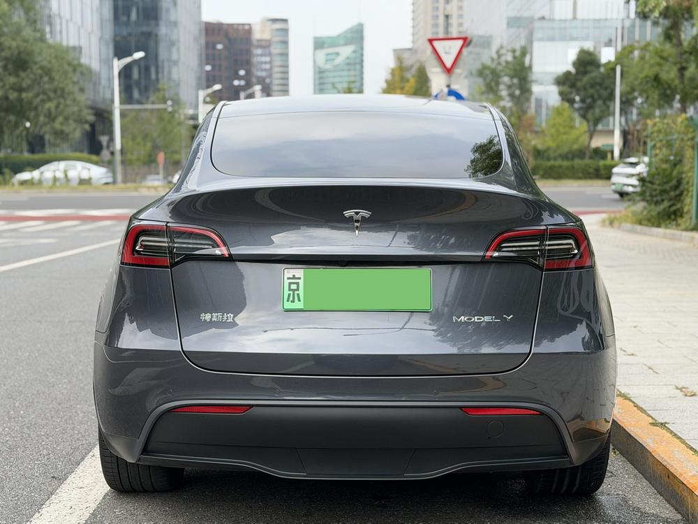 Tesla Model Y 2022 #6 Tesla Model Y 2022 car image #6