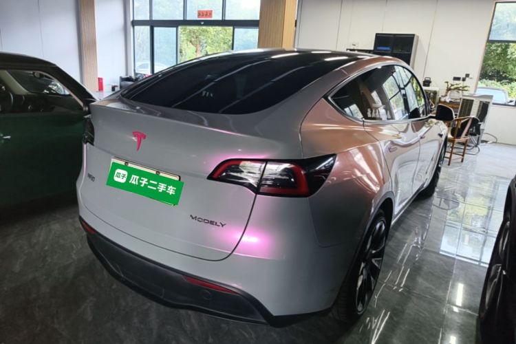Tesla Model Y 2022 car image #7