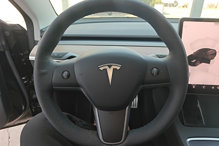 Tesla Model 3 2022 car image #11