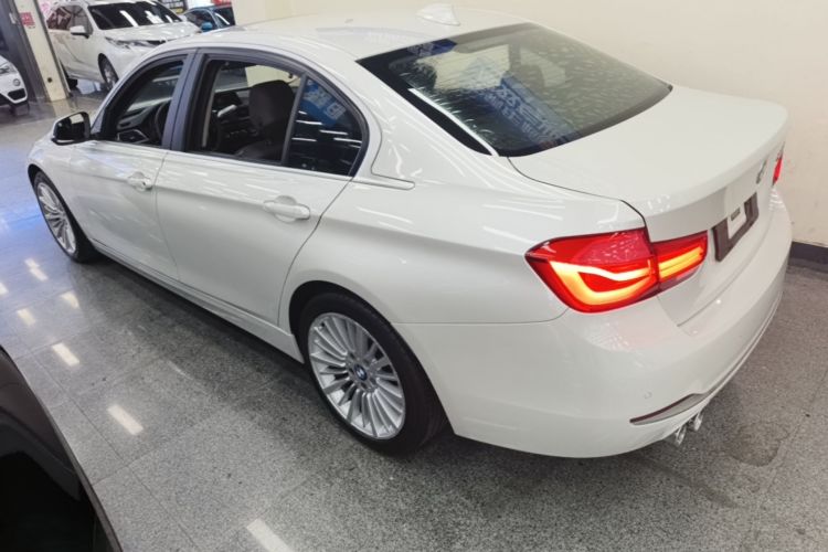 BMW 3 Series 2018 #7 BMW 3 Series 2018 car image #7