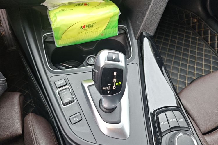 BMW 3 Series 2018 #18 BMW 3 Series 2018 car image #18