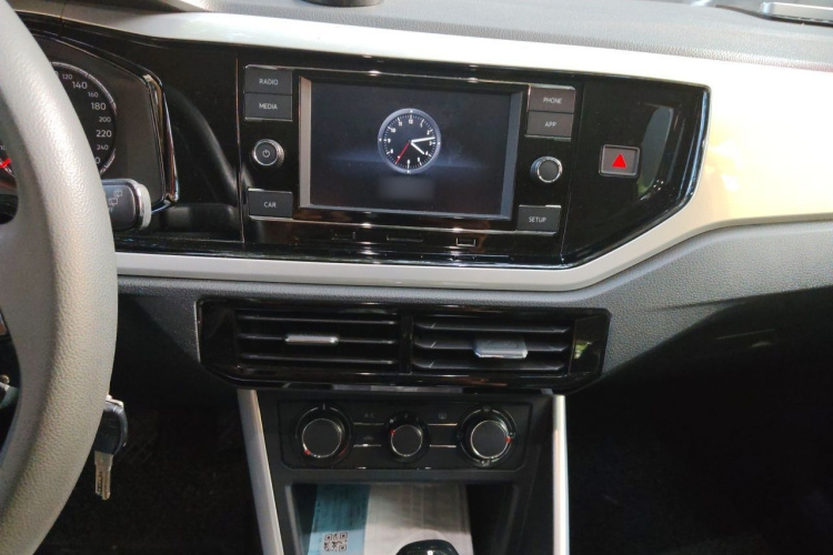 Volkswagen Polo 2019 car image #17