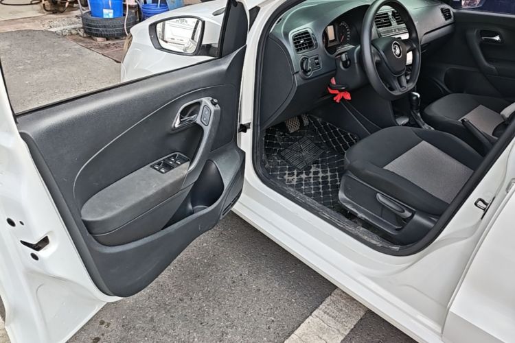 Volkswagen Polo 2017 #16 Volkswagen Polo 2017 car image #16