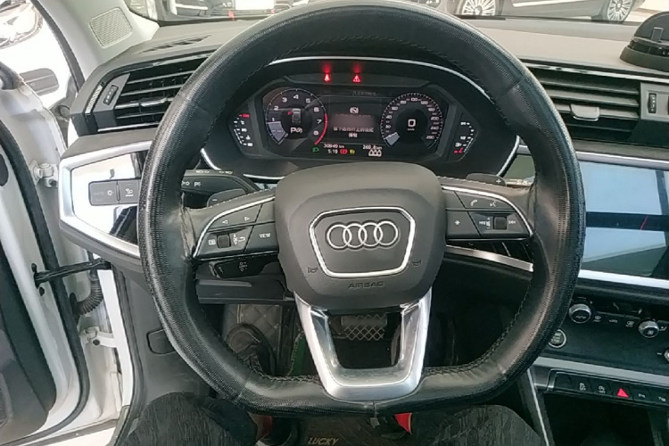 Audi Q3 2021 car image #11