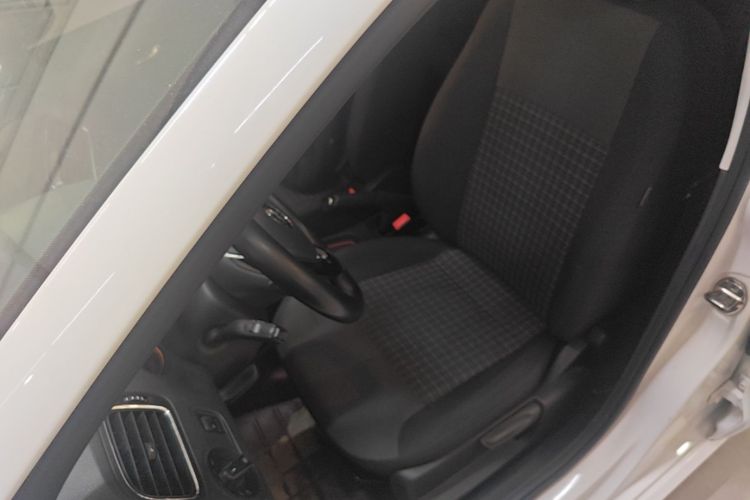 Volkswagen Polo 2018 car image #15