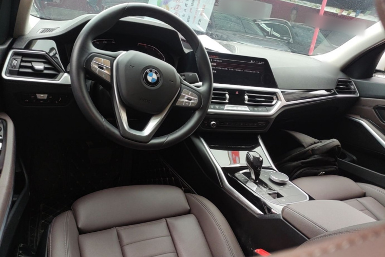 BMW 3 Series 2020 car image #10