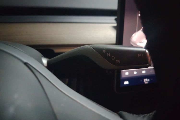 Tesla Model Y 2022 car image #14