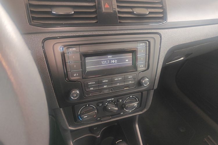 Volkswagen Santana 2018 car image #13
