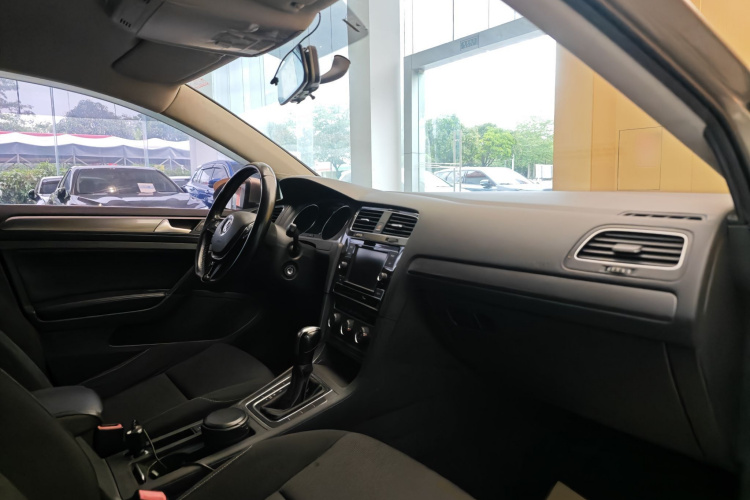 Volkswagen Golf 2016 car image #16