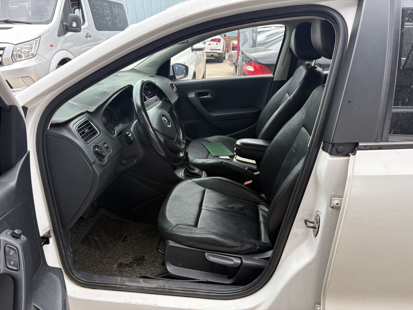 Volkswagen Polo 2015 صورة سيارة #3